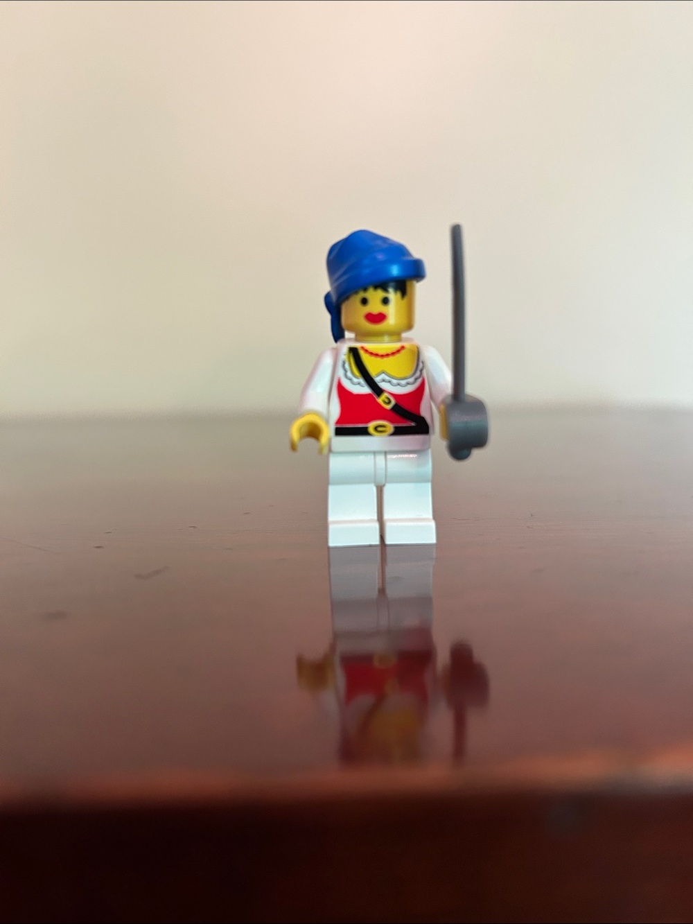 Lego 6285 Pirate lady figure with sword